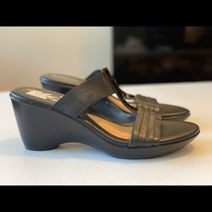 NEVER WORN Naturalizer Black Wedges